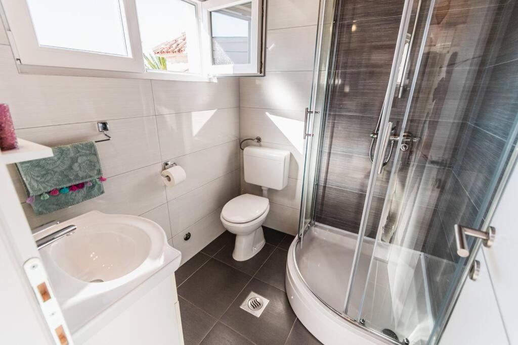 Holiday Home Marina-Renovated House In City Center Rogoznica  Εξωτερικό φωτογραφία