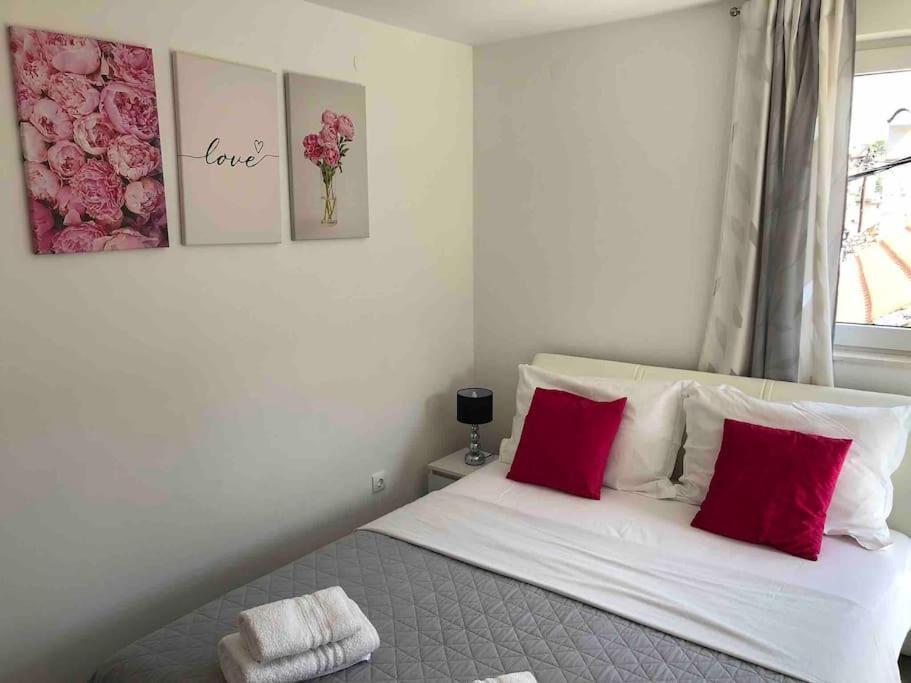 Holiday Home Marina-Renovated House In City Center Rogoznica  Εξωτερικό φωτογραφία