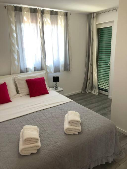 Holiday Home Marina-Renovated House In City Center Rogoznica  Εξωτερικό φωτογραφία